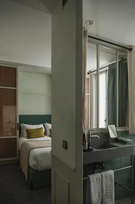 Un ou plusieurs lits dans un hébergement de l'établissement HOY Paris - Yoga Hotel