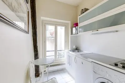 Cuisine ou kitchenette dans l'établissement Unit 015 Notre Dame (Ursins n°2)