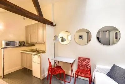 Cuisine ou kitchenette dans l'établissement Unit 011 Saint Germain des Près (Seine)