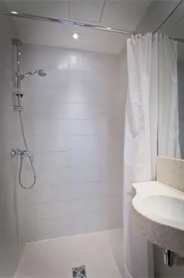 Salle de bains dans l'établissement Grand Hotel des Balcons