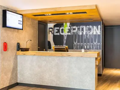 Hall ou réception de l'établissement ibis budget Meudon Paris Ouest