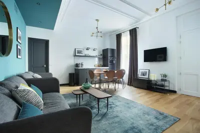 Télévision ou salle de divertissement dans l'établissement Apartment Champ de Mars - Tour Eiffel by Studio prestige