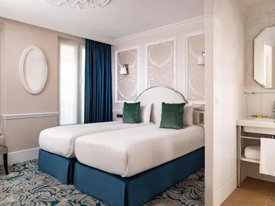 Un ou plusieurs lits dans un hébergement de l'établissement Hotel Mercure La Sorbonne Saint-Germain-des-Prés
