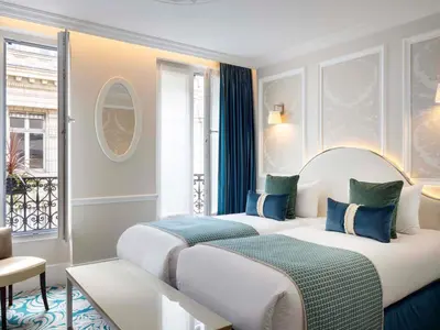 Un ou plusieurs lits dans un hébergement de l'établissement Hotel Mercure La Sorbonne Saint-Germain-des-Prés