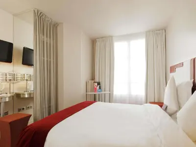 Un ou plusieurs lits dans un hébergement de l'établissement Mercure Paris Opéra Faubourg Montmartre
