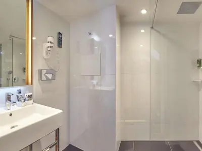 Salle de bains dans l'établissement Mercure Paris Opera Garnier Hôtel & Spa