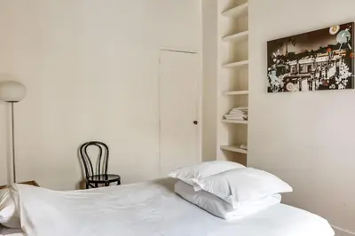 Un ou plusieurs lits dans un hébergement de l'établissement Unit 007 Marais Pompidou (michel le comte)