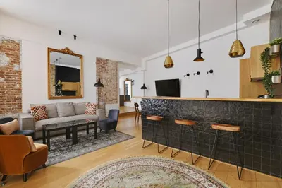 Télévision ou salle de divertissement dans l'établissement Pick A Flat's Apartment in Louvre Saint Honoré