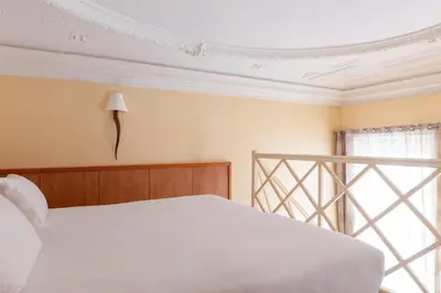 Un ou plusieurs lits dans un hébergement de l'établissement Best Western Ronceray Opéra