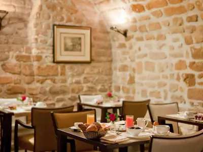Restaurant ou autre lieu de restauration dans l'établissement Le Stendhal - Vendôme