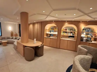 Salon ou bar de l'établissement Mercure Paris Arc de Triomphe Wagram