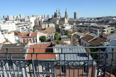 Vue générale sur Paris ou vue de la ville depuis l'hôtel