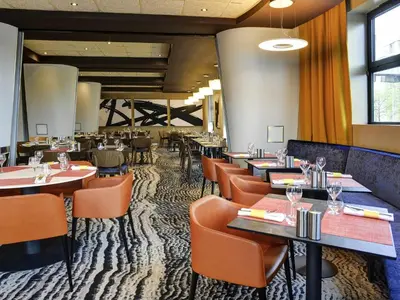 Restaurant ou autre lieu de restauration dans l'établissement Novotel Paris 14 Porte d'Orléans
