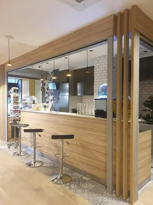 Cuisine ou kitchenette dans l'établissement HOTEL PARIS PANAM-PERE LACHAISE-PLACE GAMBETTA-HOPITAL TENON-REPUBLIQUe