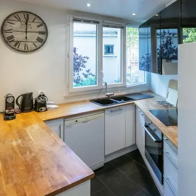 Cuisine ou kitchenette dans l'établissement Paris City - Spacious 3 rooms flat for families - 3 minutes from metro station