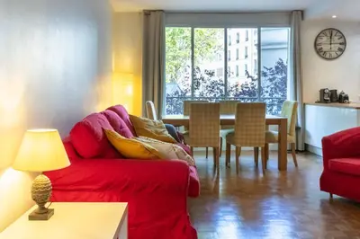 Coin salon dans l'établissement Paris City - Spacious 3 rooms flat for families - 3 minutes from metro station