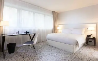 Un ou plusieurs lits dans un hébergement de l'établissement La Maison Champs Elysées