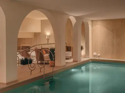Piscine de l'établissement La Maison Champs Elysées ou située à proximité