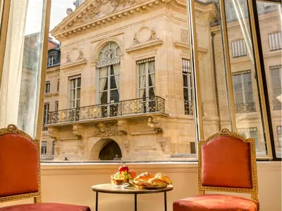 Coin salon dans l'établissement Merveil Signature Suite - Valois - Louvre view