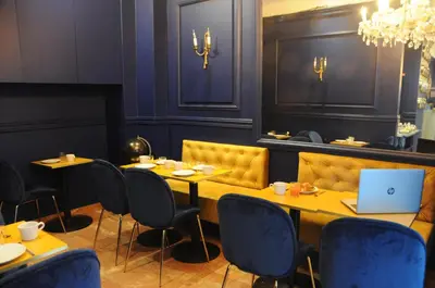 Coin salon dans l'établissement Hôtel Petit Saint-Honoré