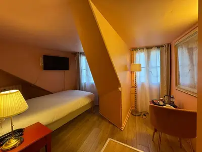 Un ou plusieurs lits dans un hébergement de l'établissement Hôtel Petit Saint-Honoré