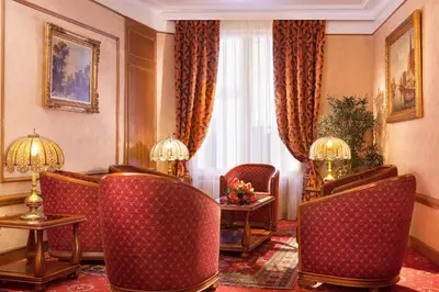 Coin salon dans l'établissement The Originals City Hotel Paix Republique