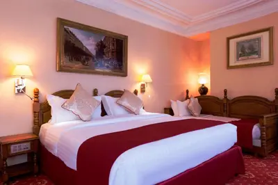 Un ou plusieurs lits dans un hébergement de l'établissement The Originals City Hotel Paix Republique