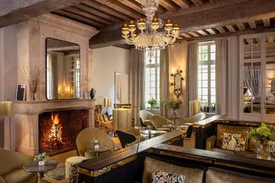 Coin salon dans l'établissement Hôtel D'Aubusson