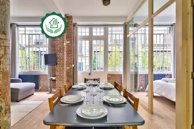 Coin salon dans l'établissement NEW Loft Apartment in the Heart of Paris - An Ecoloflat