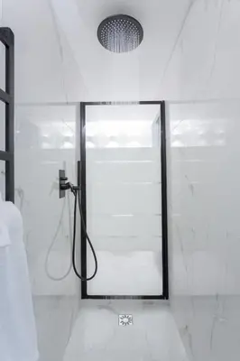 Salle de bains dans l'établissement La Boutique du Sentier