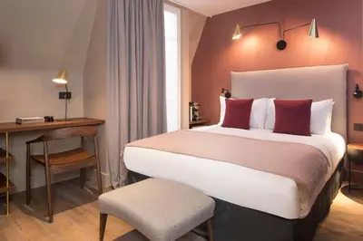 Un ou plusieurs lits dans un hébergement de l'établissement Hôtel Maxim Quartier Latin