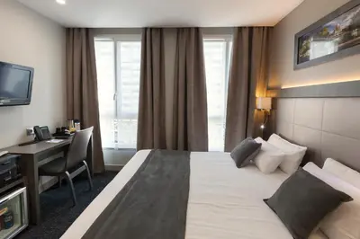 Un ou plusieurs lits dans un hébergement de l'établissement Hotel Paris Italie