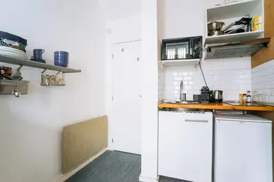 Cuisine ou kitchenette dans l'établissement Functional Studio In Paris