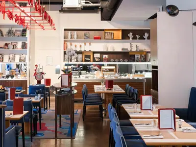 Restaurant ou autre lieu de restauration dans l'établissement Hôtel Bel Ami