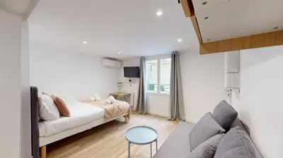 Un ou plusieurs lits dans un hébergement de l'établissement 135 Suite Franck - Charmant Studio à Paris