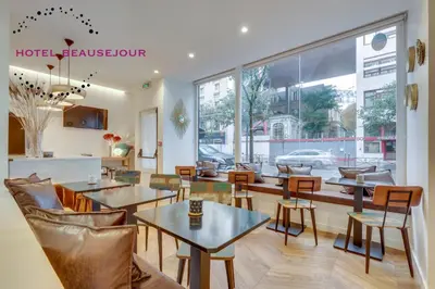 Coin salon dans l'établissement Hotel Beausejour