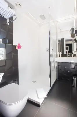 Salle de bains dans l'établissement Hôtel ICÔNE