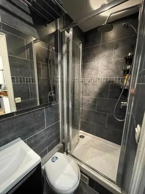 Salle de bains dans l'établissement Studio design proche Champs-Elysées