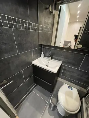 Salle de bains dans l'établissement Studio design proche Champs-Elysées