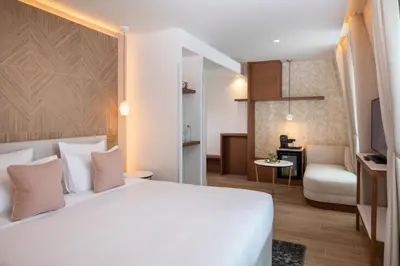 Un ou plusieurs lits dans un hébergement de l'établissement Hôtel des Champs-Elysées