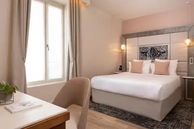 Un ou plusieurs lits dans un hébergement de l'établissement Hôtel des Champs-Elysées