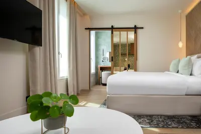 Un ou plusieurs lits dans un hébergement de l'établissement Hôtel des Champs-Elysées