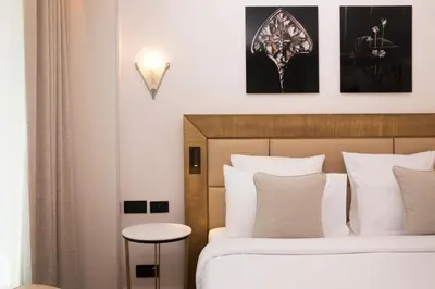 Un ou plusieurs lits dans un hébergement de l'établissement Hôtel des Champs-Elysées