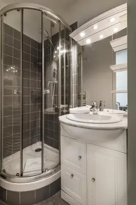 Salle de bains dans l'établissement Central & functional apartment at Châtelet
