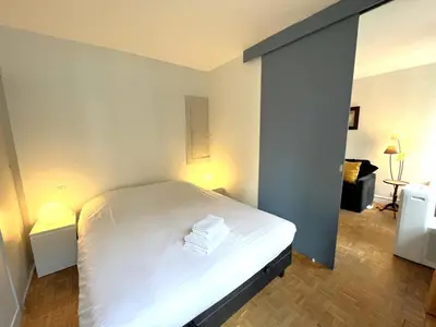 Un ou plusieurs lits dans un hébergement de l'établissement Central & functional apartment at Châtelet