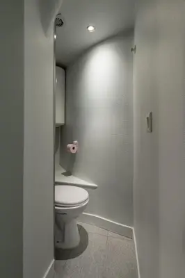 Salle de bains dans l'établissement Central & functional apartment at Châtelet