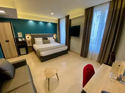 Un ou plusieurs lits dans un hébergement de l'établissement Grand Hôtel Clichy Paris