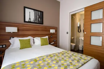 Un ou plusieurs lits dans un hébergement de l'établissement Hotel Chabrol Opera