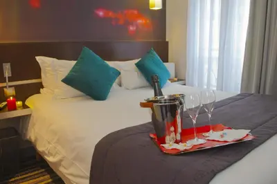 Un ou plusieurs lits dans un hébergement de l'établissement Hôtel Lumières Montmartre Paris
