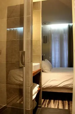 Un ou plusieurs lits dans un hébergement de l'établissement Hôtel Lumières Montmartre Paris